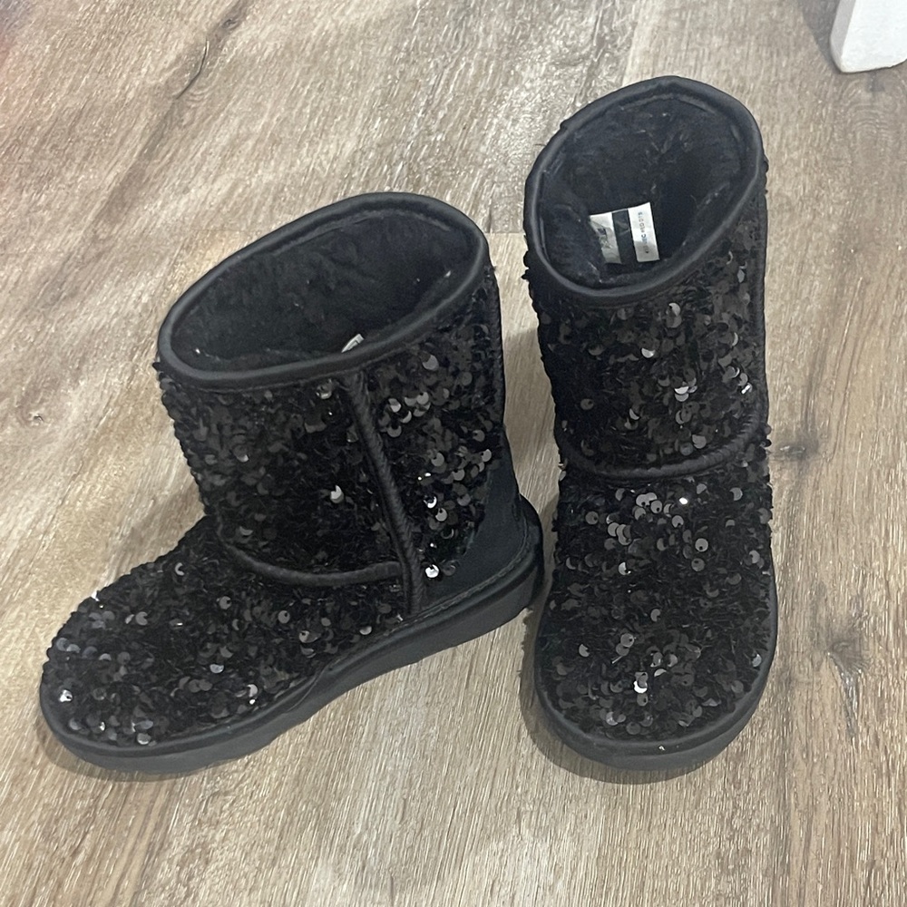 Girl UGG’s - worn twice